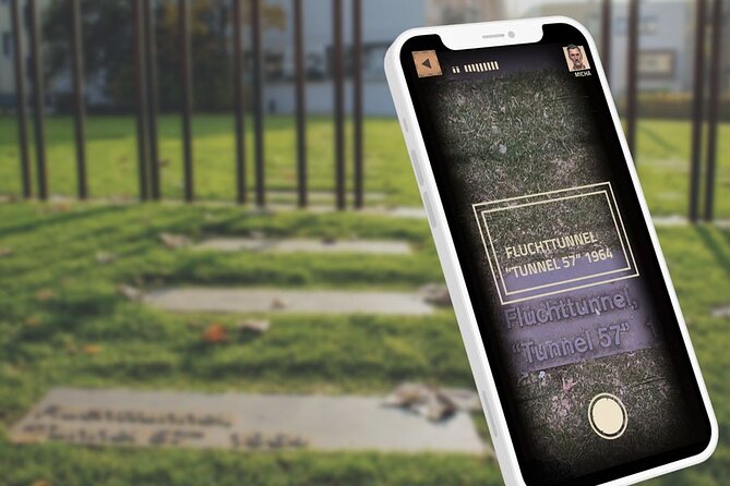 Escaping and spying on the Berlin Wall Scavenger hunt - Following clues instead of a guide