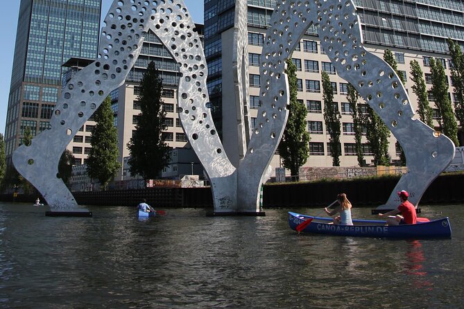 Explore Berlin by canoe - Meeting Molecule Man at water level
