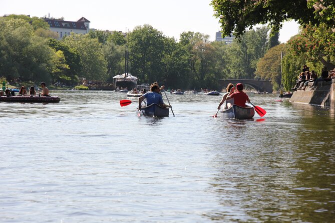 Explore Berlin by canoe - The Landwehrkanal gives you a slower Berlin