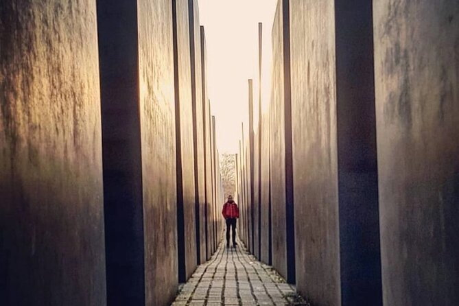 Explore Berlin History and Highlights Sightseeing Walking Tour - Checkpoint Charlie and the divided city