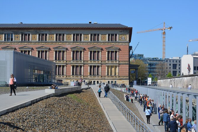 Explore Berlin History and Highlights Sightseeing Walking Tour - Gendarmenmarkt and Bebelplatz: the beauty and burden of Prussian Berlin