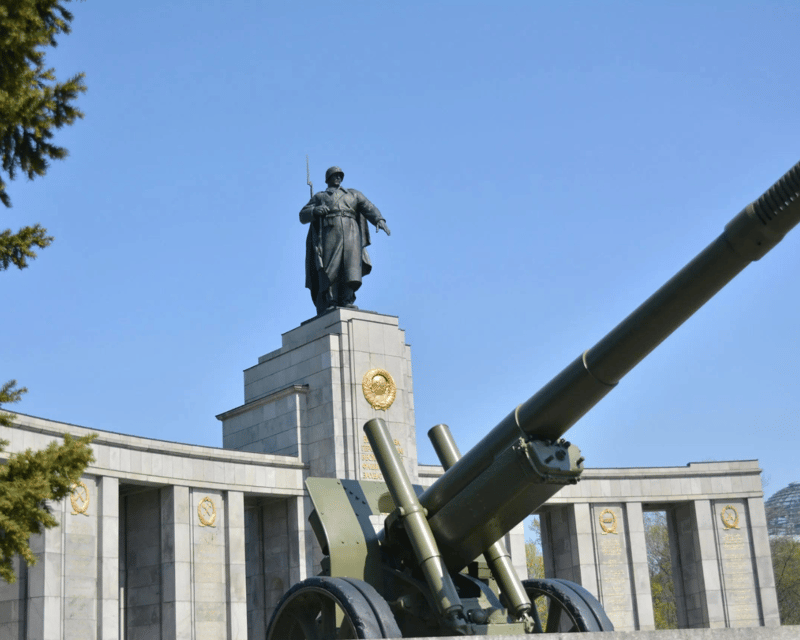 Explore Berlin Tour: History and Highlights - Checkpoint Charlie and the divided city
