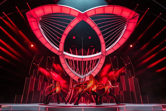 FALLING | IN LOVE Grand Show at Friedrichstadt-Palast Berlin - Who will get the most from this evening