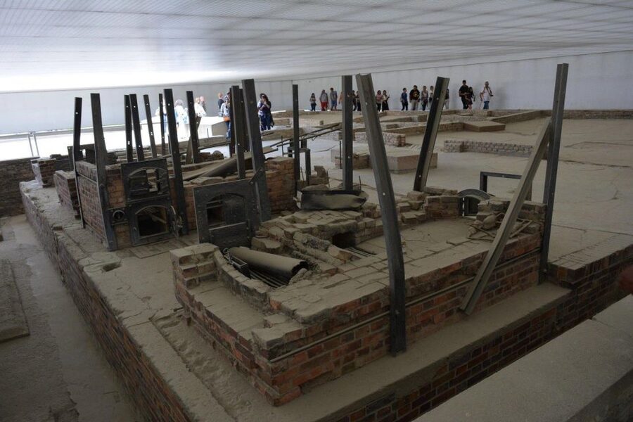 From Berlin: Guided Sachsenhausen Concentration Camp Tour - Camp kitchen, barracks, and the layout of daily life