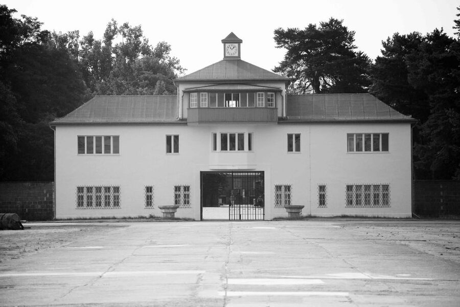 From Berlin: Licensed Sachsenhausen Tour with max. 15 people - Entering through Tower A and the camp gate