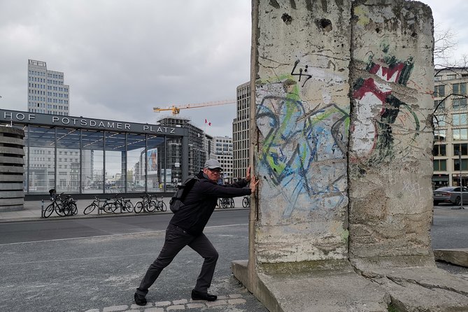 Group Walking Tour (1 - 20 people): 3 Hours the Wall, Third Reich, WW2, Cold War - Checkpoint Charlie and the Cold War city