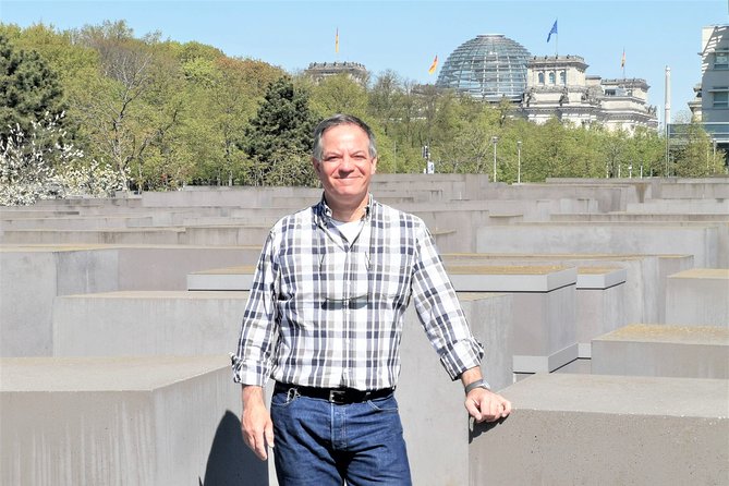 Group Walking Tour (1 - 20 people): 3 Hours the Wall, Third Reich, WW2, Cold War - The Berlin Wall Memorial: where division feels real