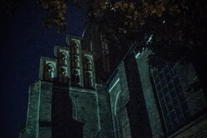 Gruseltour Berlin Haunted Ghost Walk 90-minute at Berlin Mitte city center - Meeting the Guide at the Franciscan Monastery Ruins
