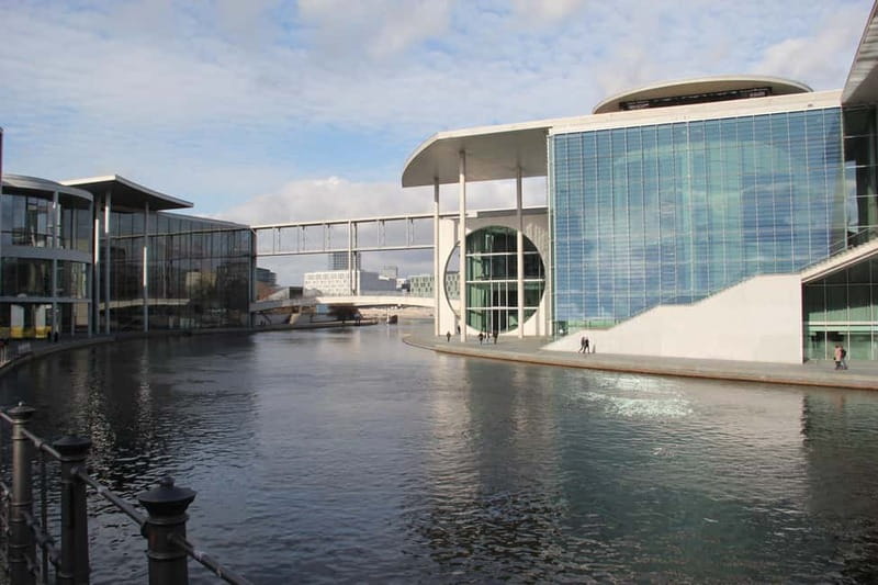 Guided Insider Tour Government and Parliament District - The Federal Chancellery and the business of building power