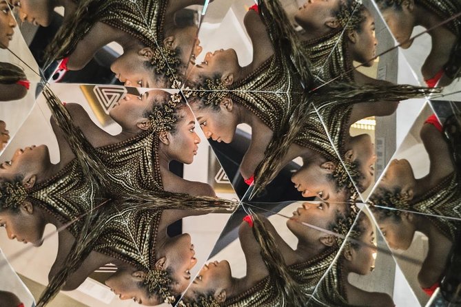 Illuseum Berlin admission ticket - The Ames room and the best photo opportunities