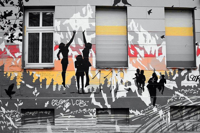 Kreuzberg Private Walking Tour: Immigrants, Artists & Hipsters - The future of Kreuzberg along the river
