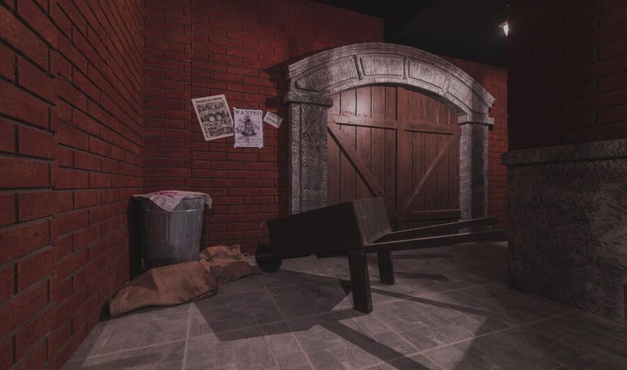 Live escape room - Choosing between three Berlin escape-room stories
