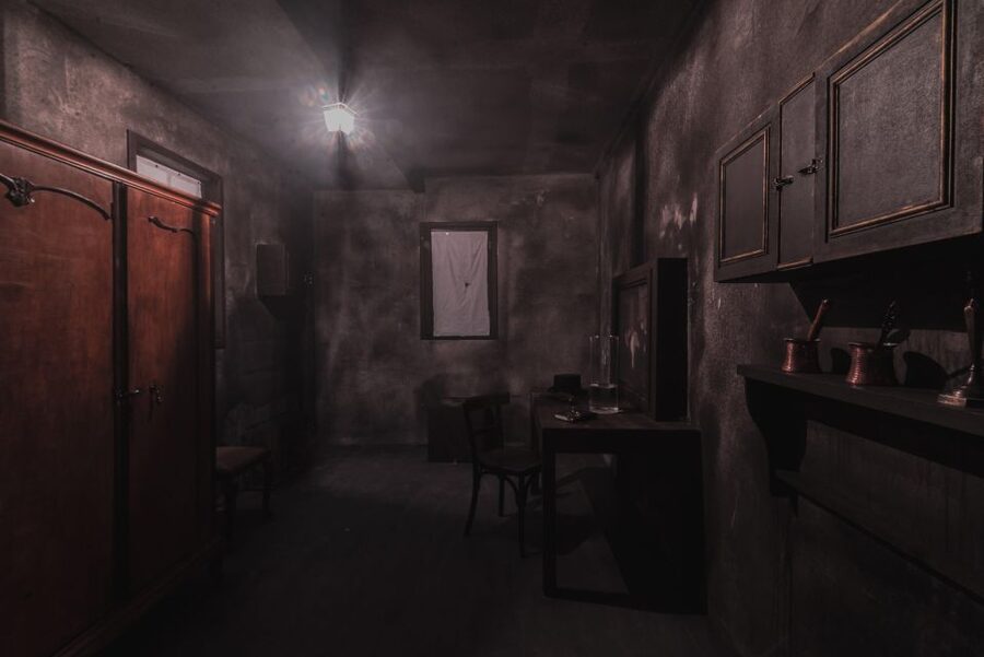 Live escape room - Language support and group strategy
