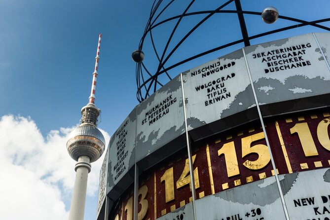 Love and War in Berlin: Self-Guided Story Puzzle Walk - Lustgarten and the ceremonial heart of Museum Island