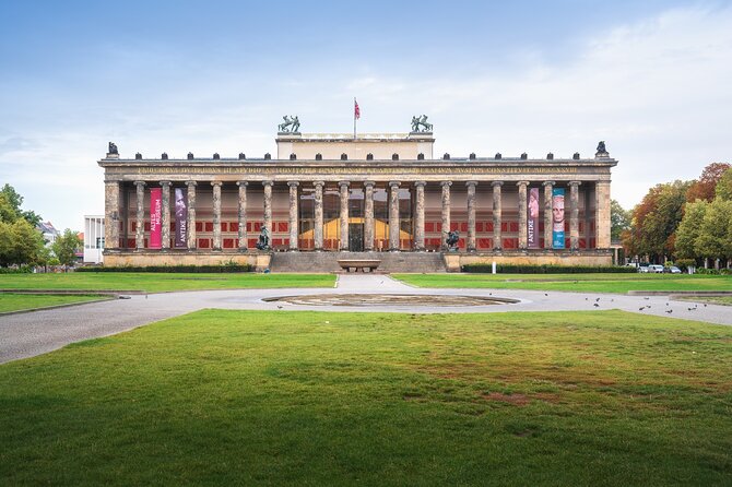 Love and War in Berlin: Self-Guided Story Puzzle Walk - Bebelplatz and the Nazi book burning