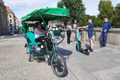 One Up to 3 Rickshaws(6 GUESTS)-Taylor Made Rickshaw Berlin Tour
