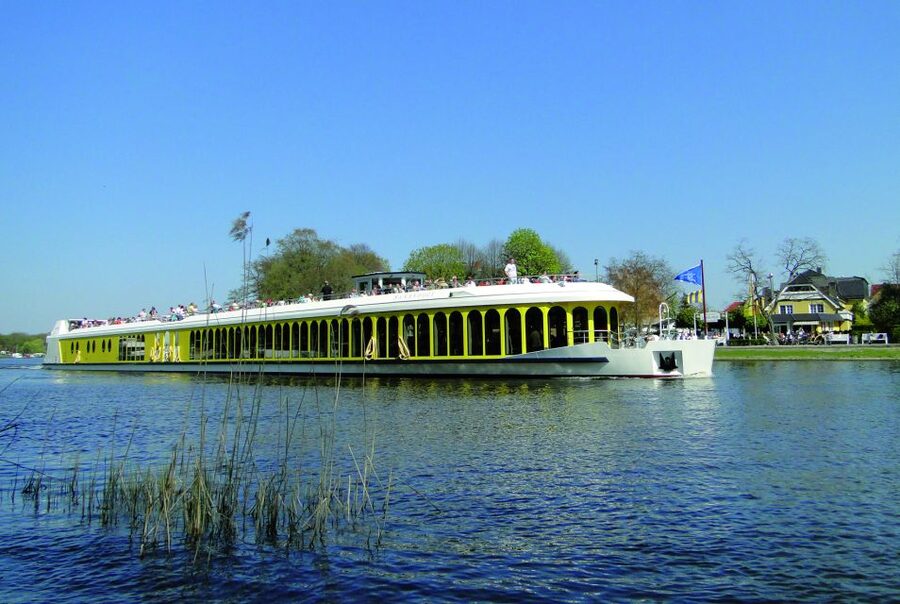 Potsdam by Boat: Island Cruise - The Marble Palace and Cecilienhof in the New Garden