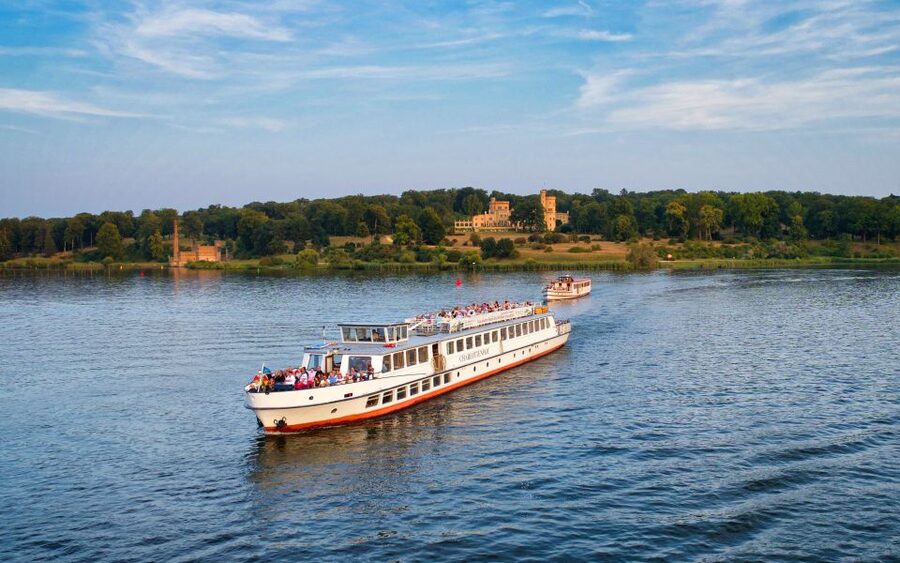 Potsdam: Palace Tour by Boat - Sacrow and the Church of the Redeemer