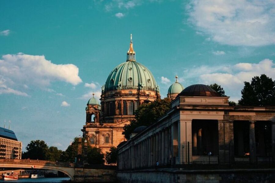 Private custom tour with a local guide Berlin - Who will get the most from this private walk?