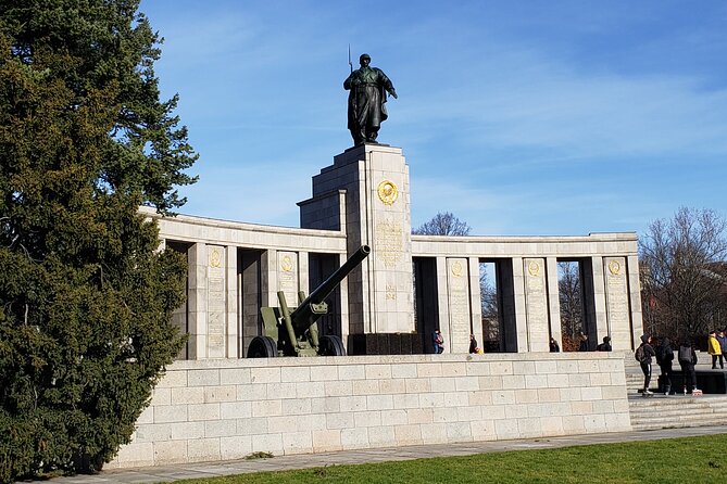 Private Half-Day Berlin Sightseeing Tour with a Minivan Including Short City Walks - The guide makes or breaks a short tour