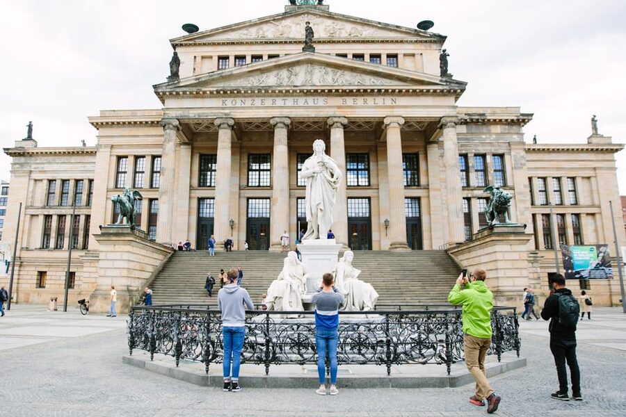 Private Highlights of Berlin Bike Tour - Checkpoint Charlie and the stories behind the crossing