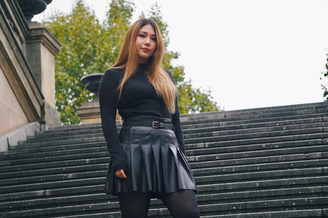 Private Photo Session in the Streets of Berlin - Posing help makes the private format useful