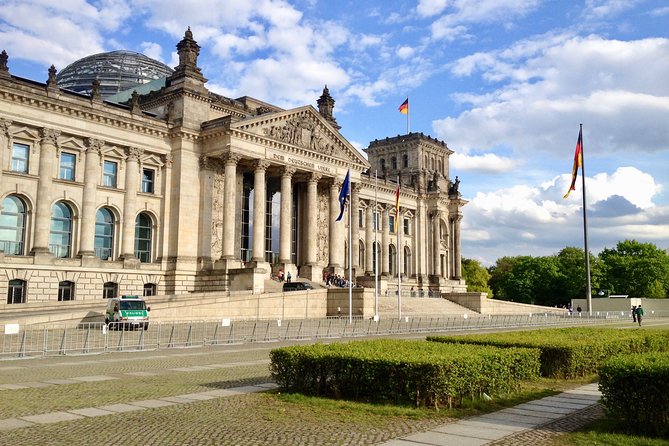 Private Taxi Tour City East & West History and Architecture 3-4h - Tiergarten and the western government quarter