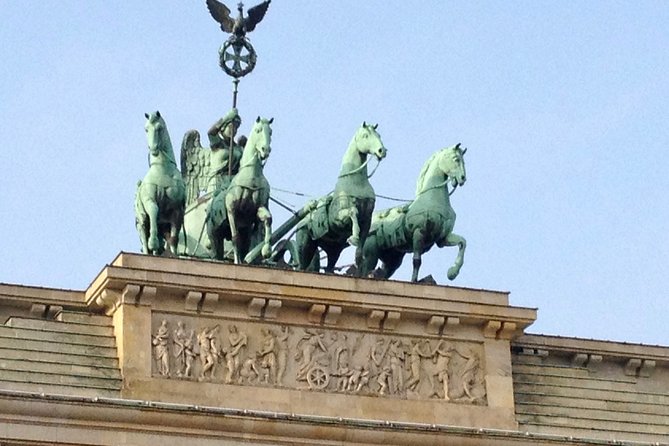 Private Taxi Tour of Berlin East and West and Neighbourhood approx. 4-6h - Reichstag, Brandenburg Gate, and the new government quarter