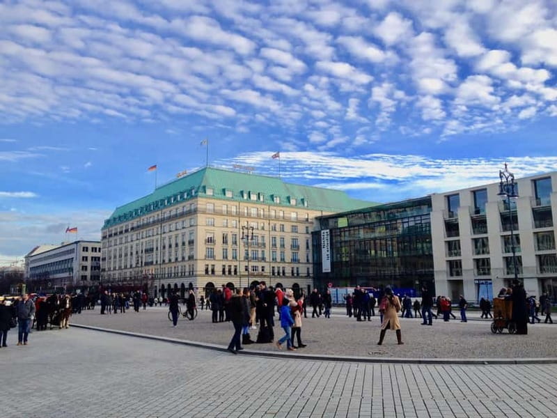Private Taxi Tour through Berlin East and West and Kiez 4-6h - Museum Island and the Humboldt Forum rooftop