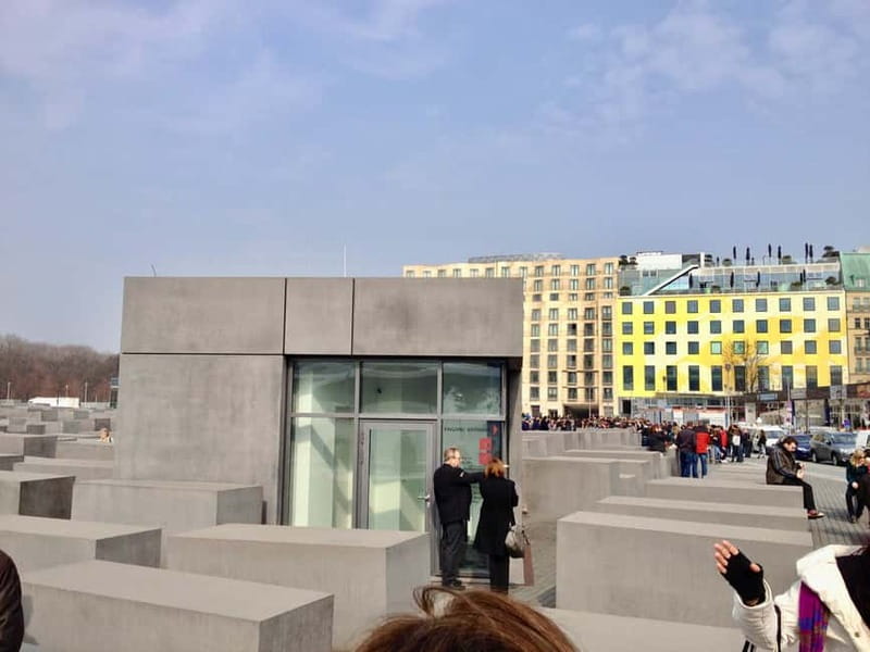 Private Taxi Tour through Berlin East and West and Kiez 4-6h - East Side Gallery and Oberbaum Bridge bring the story forward