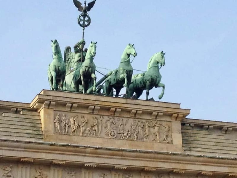 Private Taxi Tour through Berlin East and West and Kiez 4-6h - West Berlin begins with boulevards, shops, and Cold War clues