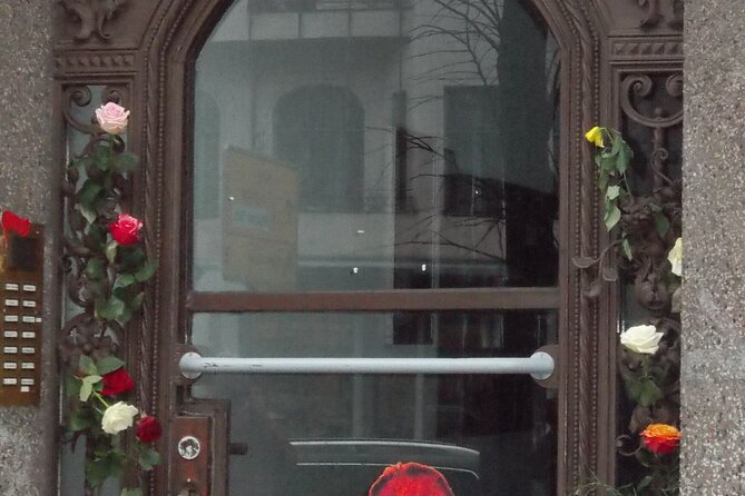 Private Tour of David Bowie's West-Berlin - KaDeWe, groceries, and Bowie’s everyday Berlin