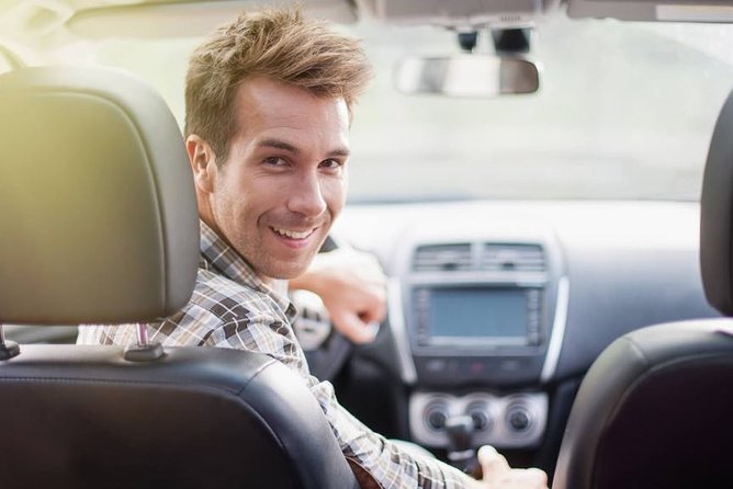 Private Transfer from Berlin to Prague with 2h of Sightseeing - Moritzburg for a focused visit