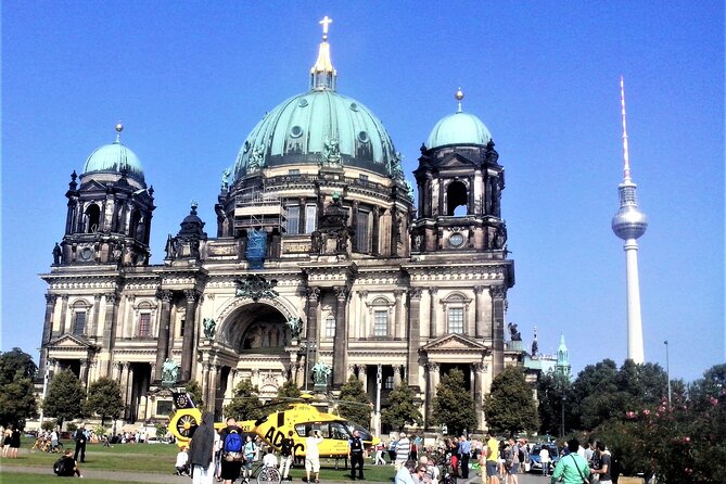 Private Walking Sightseeing Local Berlin Tour Guides up 15 Person - The Holocaust Memorial and Brandenburg Gate