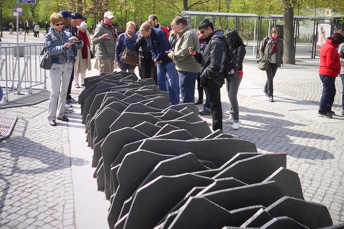 Private Walking Tour: Behind the Iron Curtain and Berlin Wall - Who should book this tour?