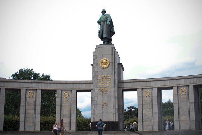 Private Walking Tour: World War 2 and Cold War Sites in Berlin - Checkpoint Charlie and the Palace of Tears
