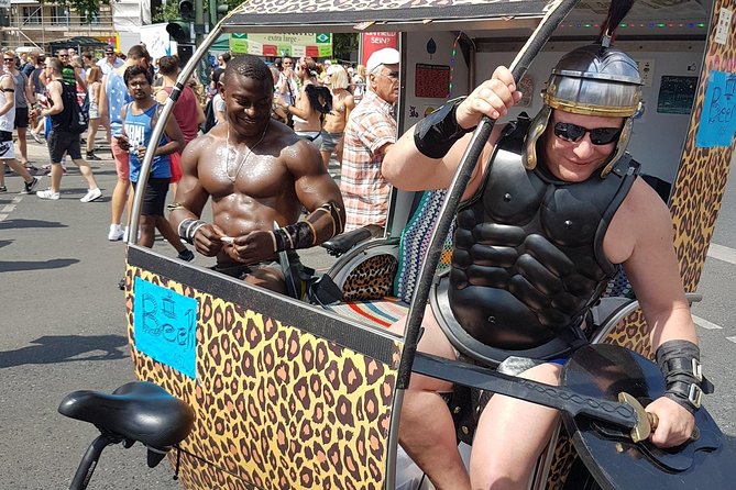 Rickshaw Tours Berlin - Groups of up to 16 people with several rickshaws - What this Berlin rickshaw tour is really like