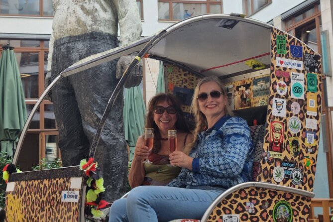 Romantic Berlin Rickshaw City and Photo Tour - incl. pick-up - Starting at Brandenburg Gate and the Reichstag