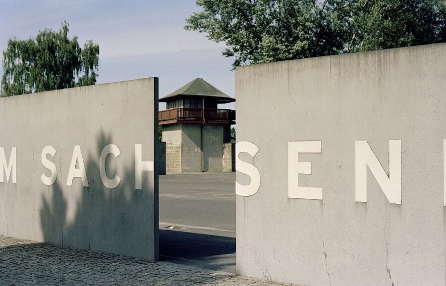 Sachsenhausen Memorial: Walking Tour from Berlin - The walk from Oranienburg to the memorial