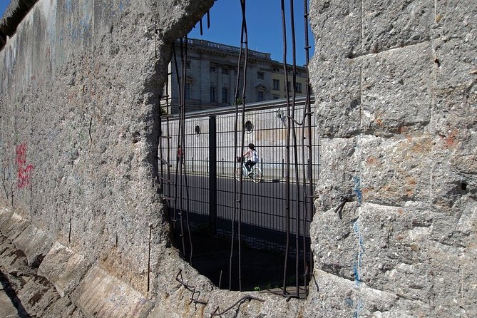 Self-Guided Audio Tour-The Fall of the wall: A light for humanity - Where the low price makes sense