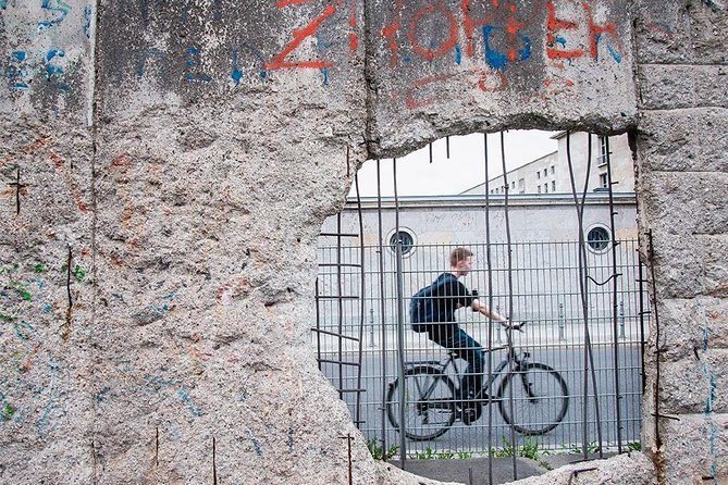 Self-Guided Audio Tour-The Fall of the wall: A light for humanity - Who will get the most from this Wall tour