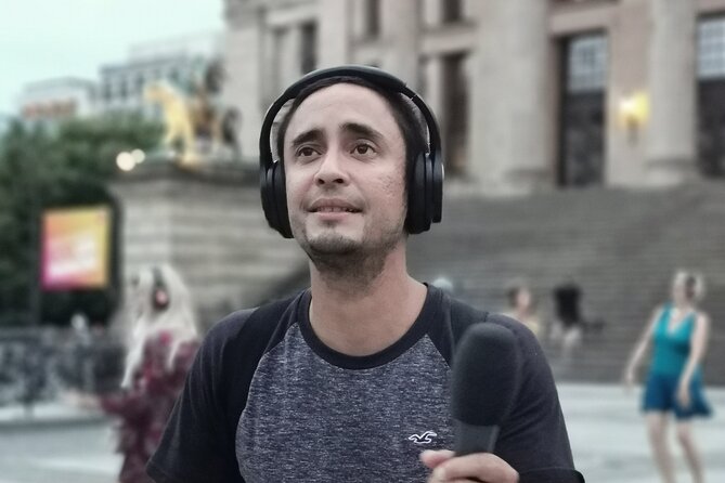 Silent disco through downtown Berlin with flash mobs - Who will enjoy this most