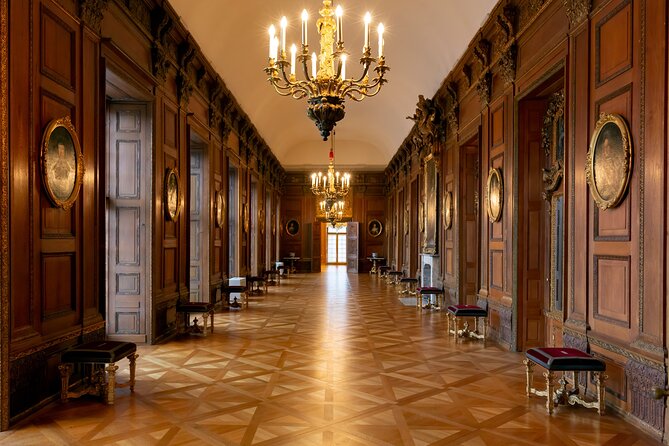 Skip-the-line Charlottenburg Palace Private Tour & Transfers - What the private car transfer really adds