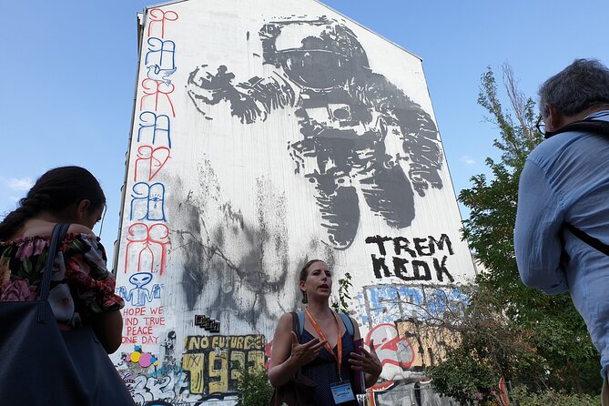 Street Art and Alternative Tour of Berlin in French - A three-hour walk requires sensible planning