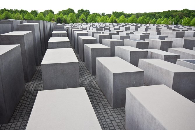 The Best Private Berlin Tour with a Car, Tour Guide and Pick up - Why a private car helps in central Berlin
