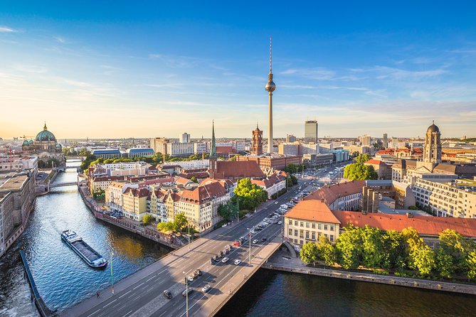 The Best Private Berlin Tour with a Car, Tour Guide and Pick up - What the guides add to the route