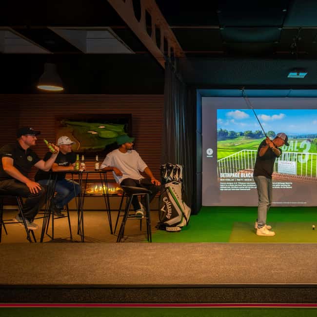 The Ultimate Berlin Golf Bar for Groups, Games & Good Times - Choosing between one, two, and four hours