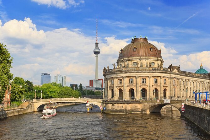 Third Reich Quest Experience in Berlin - Crossing Into Museum Island