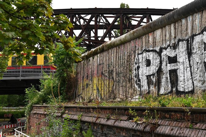 Walking on the Wall: 3-Hour Tour in Berlin - Mauerpark and the city after division