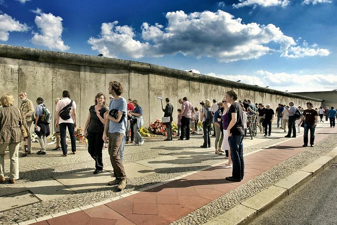 Wall Tour Berlin - Fates, Heroes & Love Stories - Tunnels, propaganda, and the risks of escape